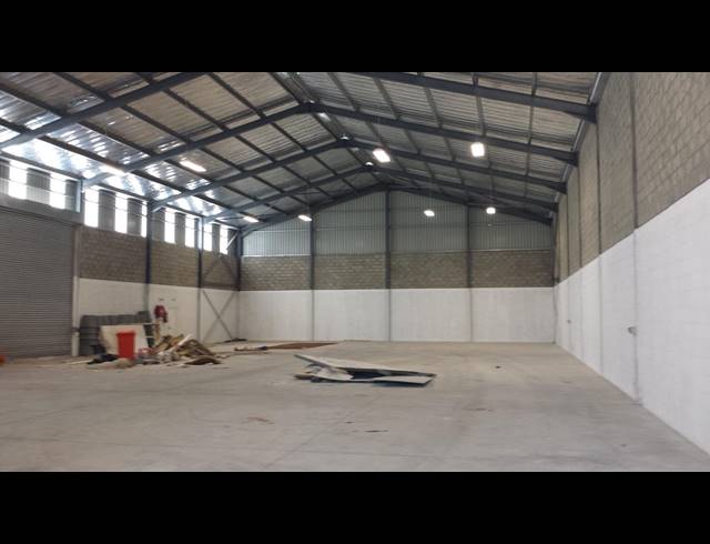 1,010M² FACTORY TO LET IN SAXON INDUSTRIAL